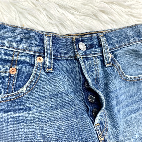 Levi’s 501 Cut Off Button Fly Jean Denim Shorts - Picture 4 of 6